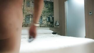 【利哥探花】深夜激情168CM美乳兼职妹，摸臀扣穴调情很享受，镜头前深喉口交，主动骑乘抽插打桩机猛操