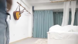 【千人斩探花】性感长腿黑裙妹子玩3P，穿黑丝情趣装边扣边摸逼，前后齐插侧入非常刺激