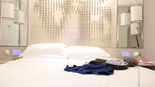 【小宝寻花】约了个高颜值长相甜美妹子，舌吻互摸上位骑乘再到床上舔弄猛操