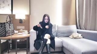 【文轩探花】约操外围小姐姐，白嫩大胸网红脸，沙发啪啪后入激情无限