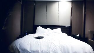 【赵总寻花】极品羞涩甜妹，深情相拥亲吻小嘴，洗澡后连干两炮