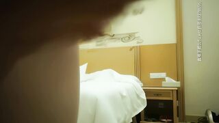 【黄先生探花】约了个网红脸大奶妹子TP啪啪，换上黑丝沙发摸逼69口交拉手后入猛操