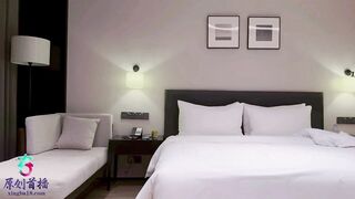 杏吧普朗克18_今天约了个刚成年下海的嫩妹，妹子身材还可以长得有点稚气，操的时候手一直去摸套子担心被拔套，直接开启暴力模式，报复性猛猛打桩，把套子都给干破了