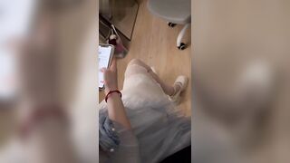 江南第一深情-夜店认识蓝白裙大胸妹，把大屌放进去照顾她的小穴