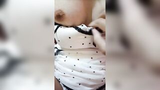 表姐真的骚起来，在床上等我，看见鸡巴直接开舔，真是床上高手，我要被她逼疯了。