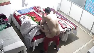 【中医按摩养生馆】白虎大妈名义上来理疗按摩的实际是想被猥琐老中医干的内射完还不让J8拔出去