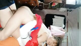 【人妻】寂寞少妇被快递小哥按在床上疯狂输出，丈夫在隔壁却不知