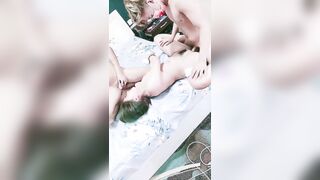 小骚逼准备起飞了【上篇】露脸标准炮架子跟好姐妹一起伺候几位小哥哥，前插后入玩弄小嘴喝逼逼，多体位蹂躏