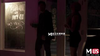 【麻豆传媒】NEW GIRL IN TOWN【调酒师与金发女孩】英语发音，中文字幕，高清720P原版首发【LAA-0044】