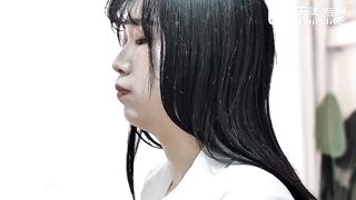 【天美传媒】李思思【不穿内衣的大学生】青春大学生在家没有穿内衣被快递小哥强干，高清720P原版首发【TM0155】
