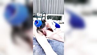 气质小骚货米拉角色扮演【上篇】无毛萝莉黑丝制服空姐诱惑，道具自慰骚穴让小哥大鸡巴各种蹂躏抽插，口爆吞精