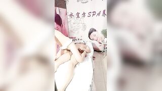 水宜方SPA养生会所大叔再忽悠少妇做特殊服务，揉捏骚奶子玩骚逼大鸡巴放肆抽插各种姿势蹂躏浪叫
