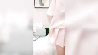 渣女集中营【大学宿舍-上篇】无毛白虎萝莉小妹，舌吻吃奶子玩逼道具抽插，跟狼友互动撩骚，几个小妹总有你喜欢的一款