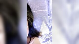 极品颜值美女为赚钱下海大秀，今天炮友没在独自在家，掰开小穴揉搓阴蒂，振动棒戴套抽插，搞得啊啊直叫
