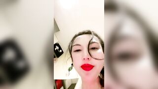 极度淫荡烈焰红唇御姐大长屌极限自慰，修长美腿特殊视角抽插，进进出出视觉享受，桌子上骑乘扭动小腰