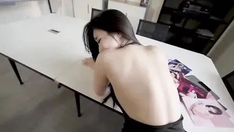 华人女优之光，淫荡身体骚语连发，反差萌的外表和火辣辣的身材，让人看得血脉喷张，用身体和语言演绎着最淫荡的艺术。