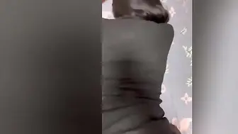 反差人妻嫂子跟哥哥因为做饭太闲吵架，跑到我家被我操得大腿根直流水