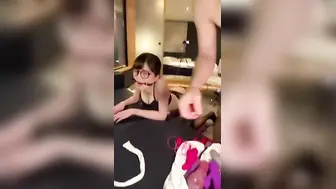 反差眼镜母狗 整天疯狂抽插做爱
