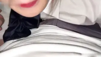 刚下课的妹妹倒在沙发上睡着看着我硬起来