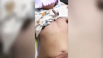 母子乱伦 偷袭老妈 称着中午休息跑去老妈房间乱来 欲望之火在体内熊熊燃烧