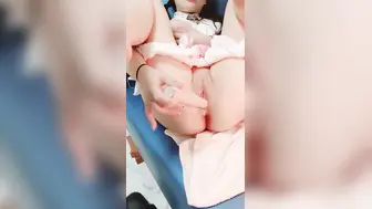 〖白虎箩莉〕罕见一线天明器，淫叫爸爸一边自慰流浆