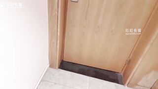 扣扣传媒  黑丝女秘书 粉色情人