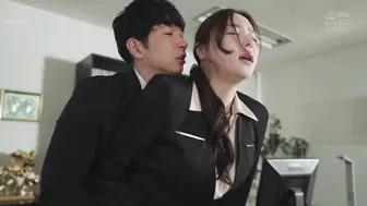 ADN-732 [无码中文字幕]身穿涂满媚药的贴身内裤 每走一步都颤抖失禁的美腿女秘书 白峰美羽