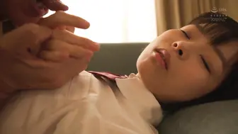 CAWD-333 [中文字幕] 新繼父的目標是女學生的我… 母親再婚對象竟是噁心到讓人想吐的偷拍魔 日向夏