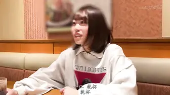 MOGI-081 [中文字幕] 看來害羞的超下流妹子高潮滿滿流下體液！青姦・遙控跳蛋忍住聲音約會奈築里緒 奈築りお