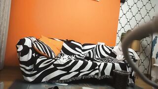 私拍围女神小网红，大长腿美女，欲拒还迎羞涩又饥渴，精彩佳作！