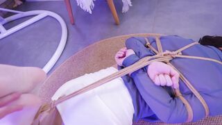 161【丝米】《珊瑚的紧缚日记》阳光下，穿着OL装的珊瑚被捆绑在地上，眼神中流露着难以言说的兴奋与疯狂