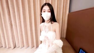 002【爆乳女神】白丝Lolita发情时刻水超多的一线天美鲍被大粗鸡巴疯狂抽插内射中出