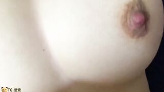 翘臀巨乳美眉 皮肤白皙 这浑圆饱满大奶子太诱惑 能玩半年 在家被男友摸奶子抠逼受不了