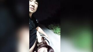 大哥大嫂激情野战，让大哥后入
